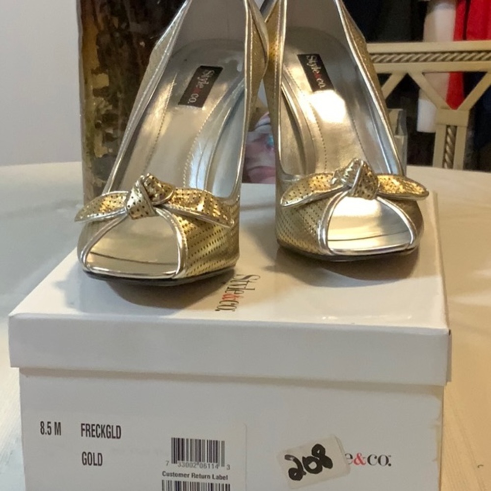 Style & Co. Silver & gold 3 & 1/2 inch heels